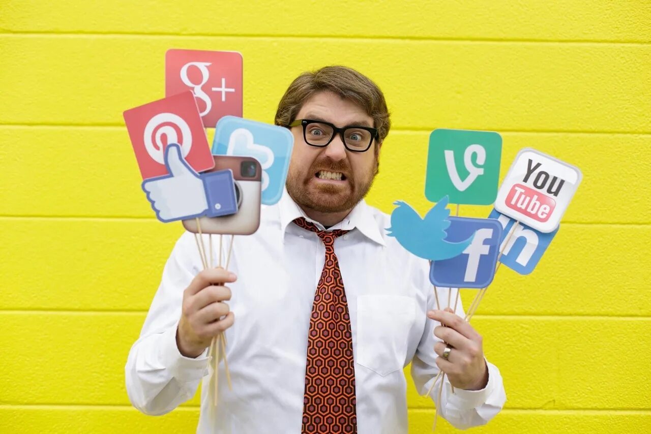 Профессия блоггер. Контент съемка. Контент фотосессия. Лучшие видеокамеры для съемки видео. Блоггер психолог женщина.