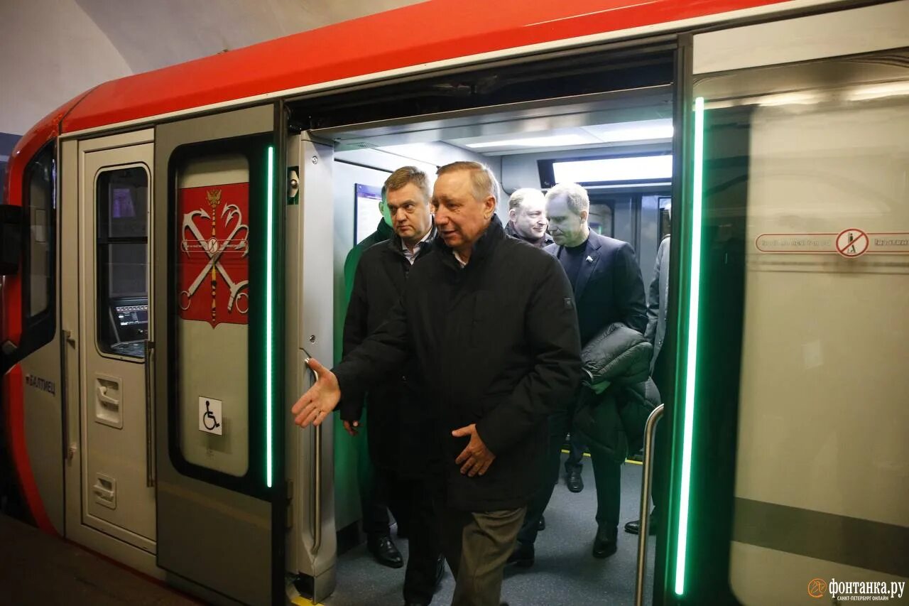 На зеленой ветке запустили новые поезда. Балтиец поезд метро. Вагоны метро Балтиец Санкт-Петербург. Новый вагон Балтиец СПБ. Новый поезд метро СПБ Балтиец.