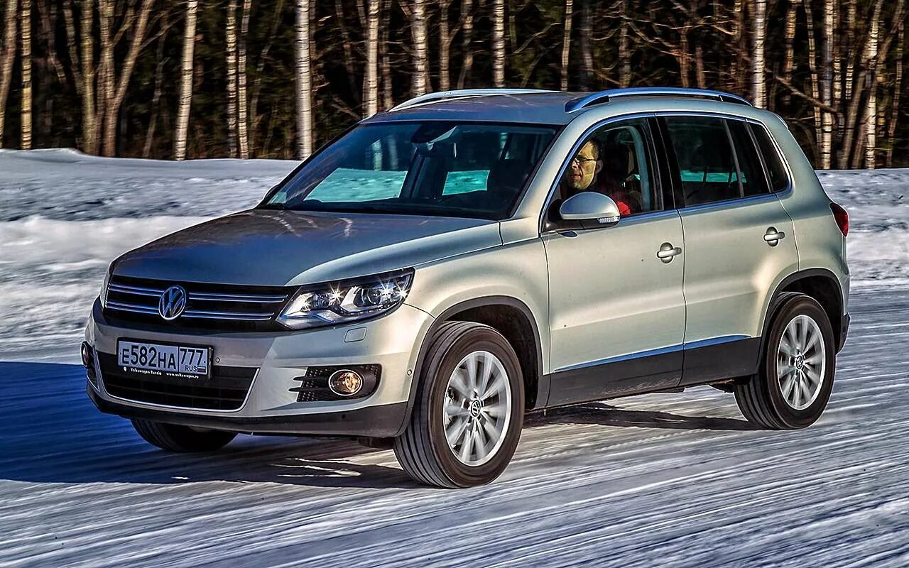 Куплю фольксваген тигуан татарстан. Фольксваген Тигуан 2 поколения. Volkswagen Tiguan 1 поколение. Фольксваген Тигуан 2016 года. Тигуан Фольксваген поколения.