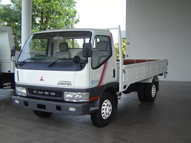 Купить грузовик митсубиси. Mitsubishi Fuso 4x4. Митсубиси Fuso Truck 1993. Митсубиси Фусо Кантер. Митсубиси Кантер fe15.