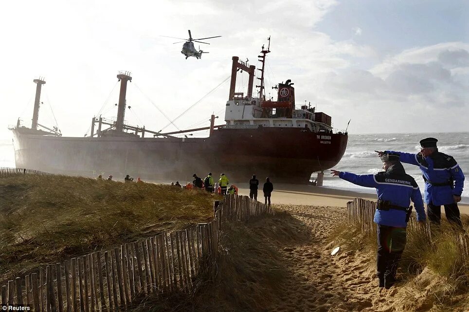 Ship run. Затонувший корабль в Туапсе. Сухогруз Колашин. Корабль на отмели. Выброшенный корабль Донское.