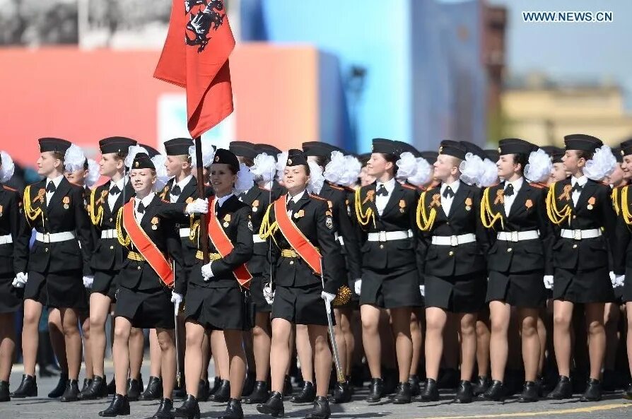 Девушки на параде в Москве. Девушки на параде 9 мая. Форма на парад. Женщины военные в России на параде.