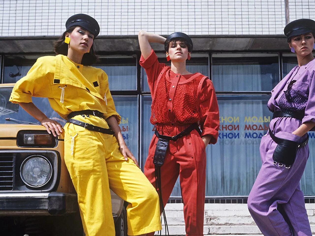 Направление в японской моде 1990. 80-Е Америка мода. Япония 80е стиль. Мода 80-х. Стиль 90х одежда.