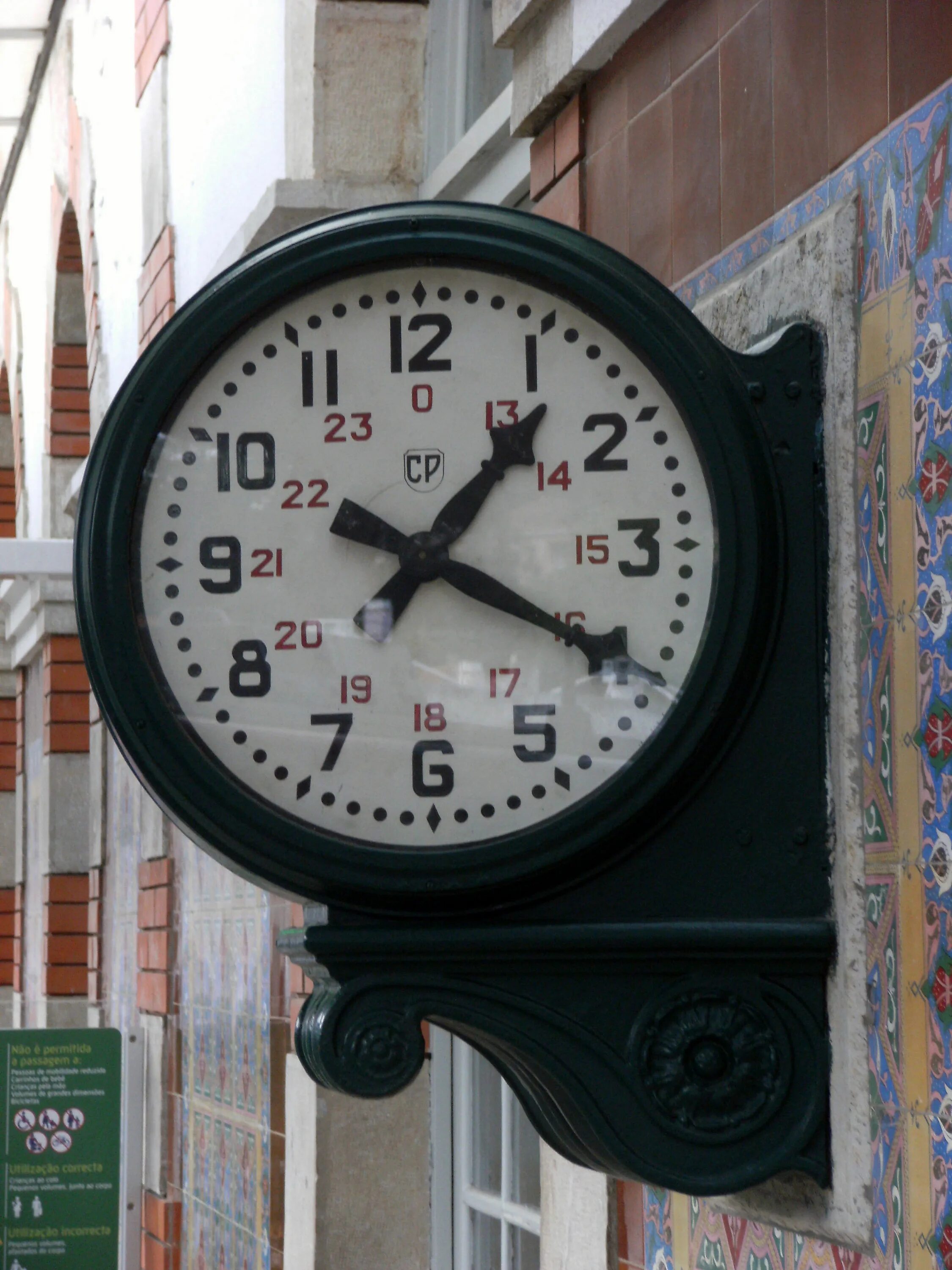 Сделай часы на станции ярче. Clock Train Station. Aarau Railway Station Clock.