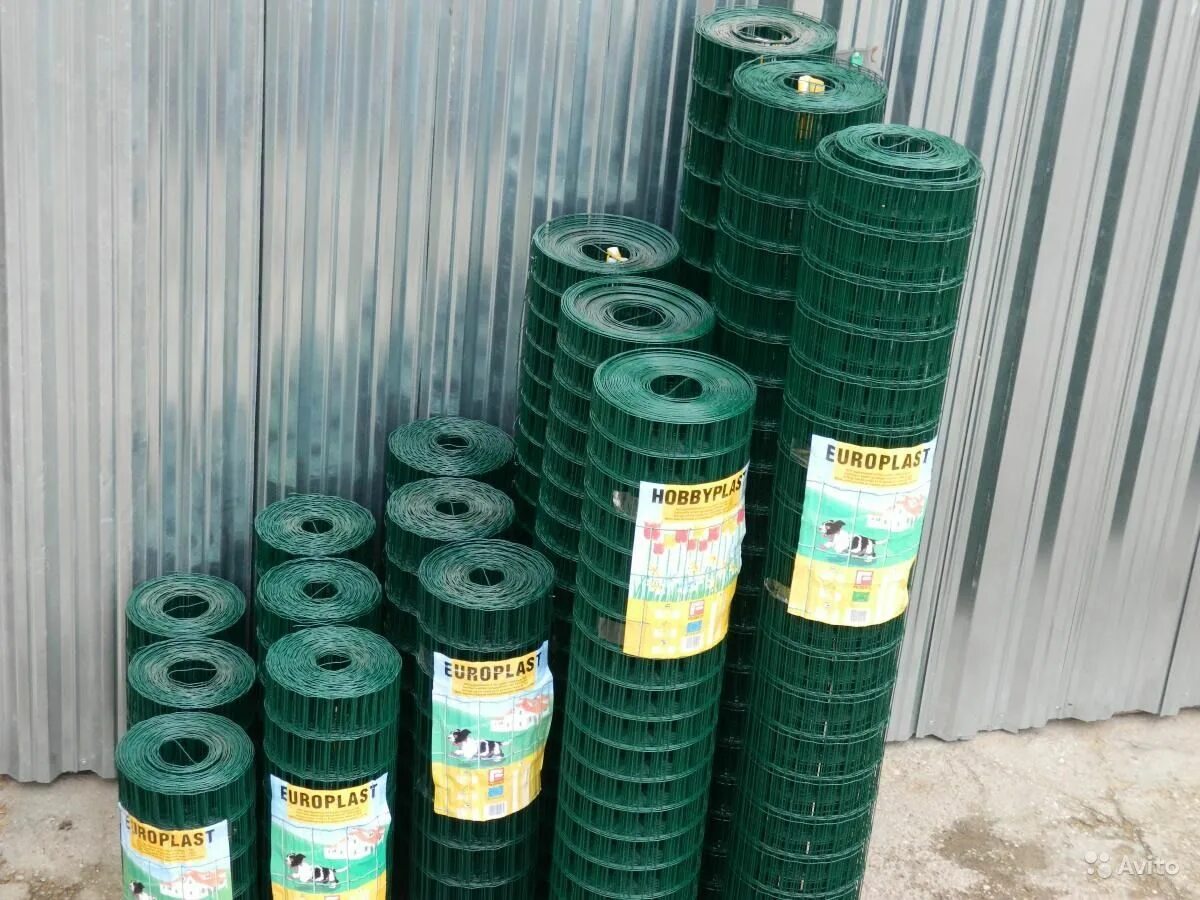 Сетка в рулоне пвх. Сетка europlast 2,2010050 1,8х25м зеленый ral 6005. сетка сварная рулонная europlast ячейка 10050 мм, 2,0х25м. сетка лепсе-люкс 2,2010050 1,8х20м зеленый ral 6005. сетка заборная 50*100 металл-полимер (1.5*20м).