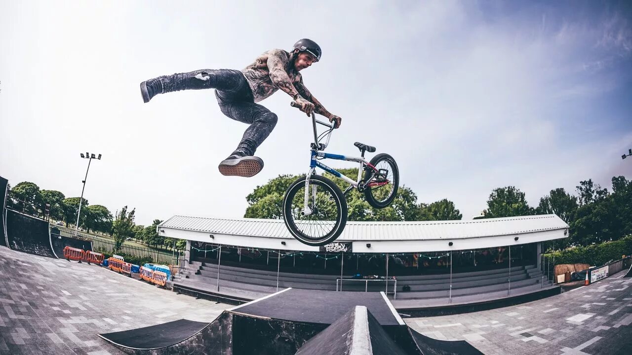 Гринды бмх. Tailwhip bmx. тэил вип на бмх. бмх трюк вип.