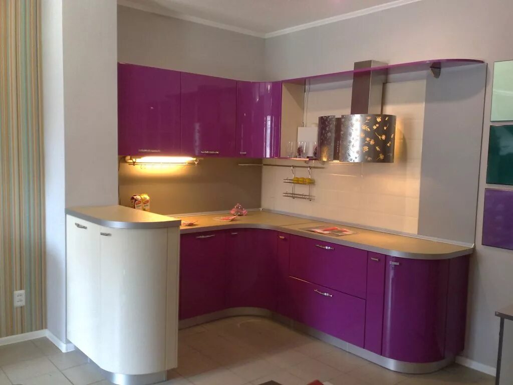 Кухня рисунок. Пластиковые кухни самара. Акрил сидак фасады. Кухонный гарнитур коричневый. Угловые кухни из пластика.