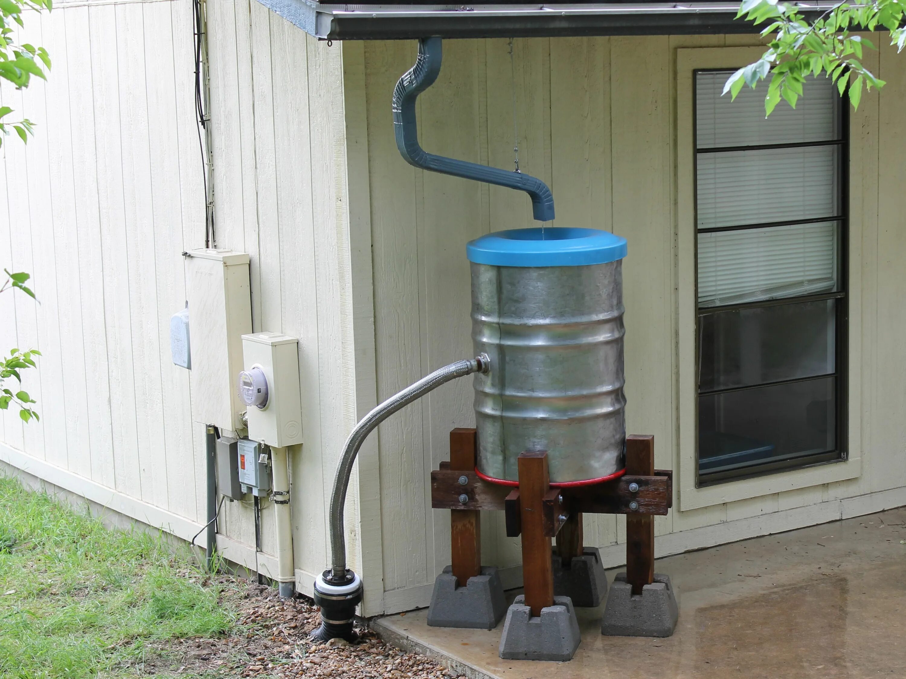 Очистка дождевой воды. Система фильтрации дождевой воды. Фильтр для сбора дождевой воды. Емкость для сбора дождевой воды. Накопитель дождевой воды.
