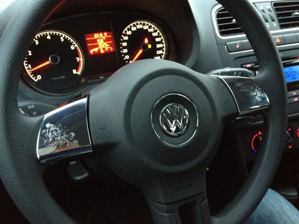 Накладки на руль поло седан. Накладка на руль volkswagen poli. Накладки на руль поло седан. Накладки на руль поло. Накладки на руль поло седан 2011.