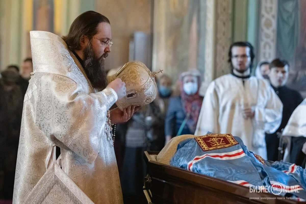 Погребение феофана. Митрополит феофан ашурков. митрополит феофан ашурков в гробу. похороны митрополита феофана. митрополит феофан ашурков могила.