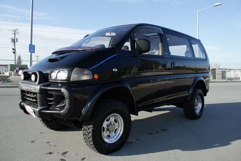 Delica l400. Митсубиси l400. Митсубиси Делика л400. Митсубиси Делика 400. L400 Mitsubishi 4x4.