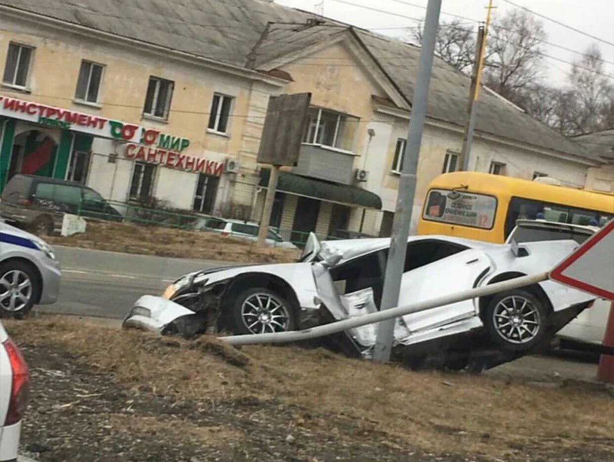 Toyota Mark 2 столб.