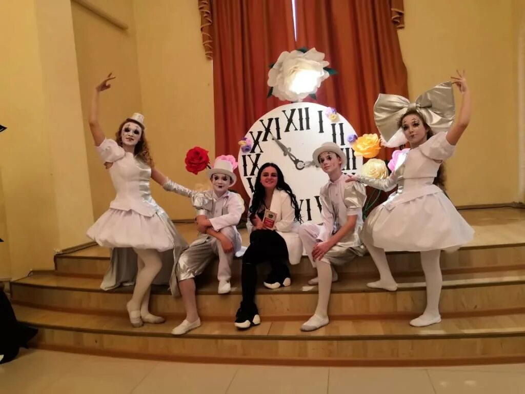 сайт детской театральной школы. театр в школе. школьный театр картинки. театр в школе. детская театральная школа.