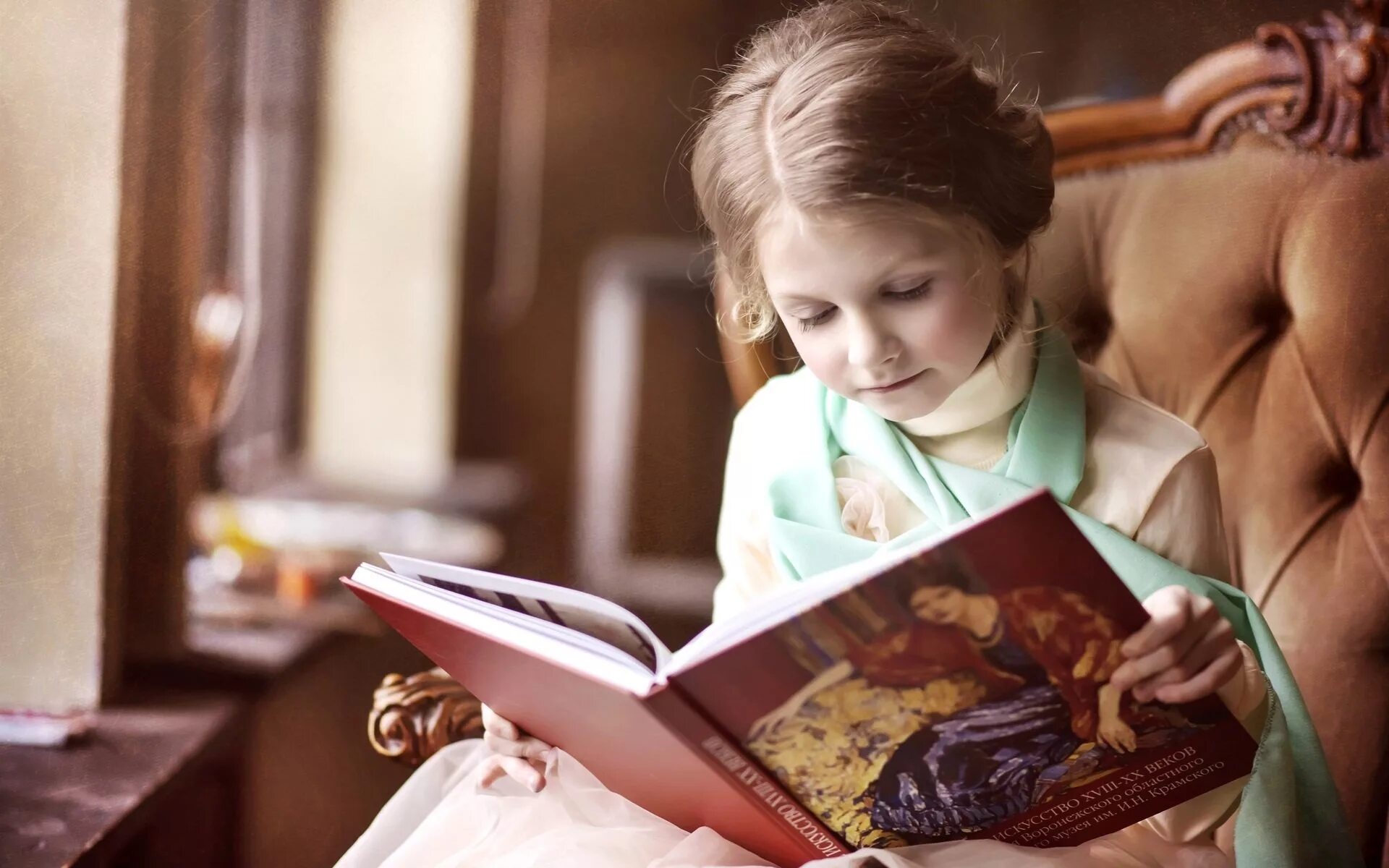 Книга для девочек. Дети за чтением. Девочка с книжкой. Ребенок с книгой в руках. Дети больше не читают