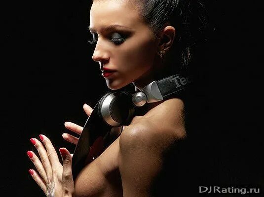 Бакарди поет девушка. Бакарди поет девушка. Бакарди поет девушка. Наташа бакарди диджей. Блэк бакарди девушка.