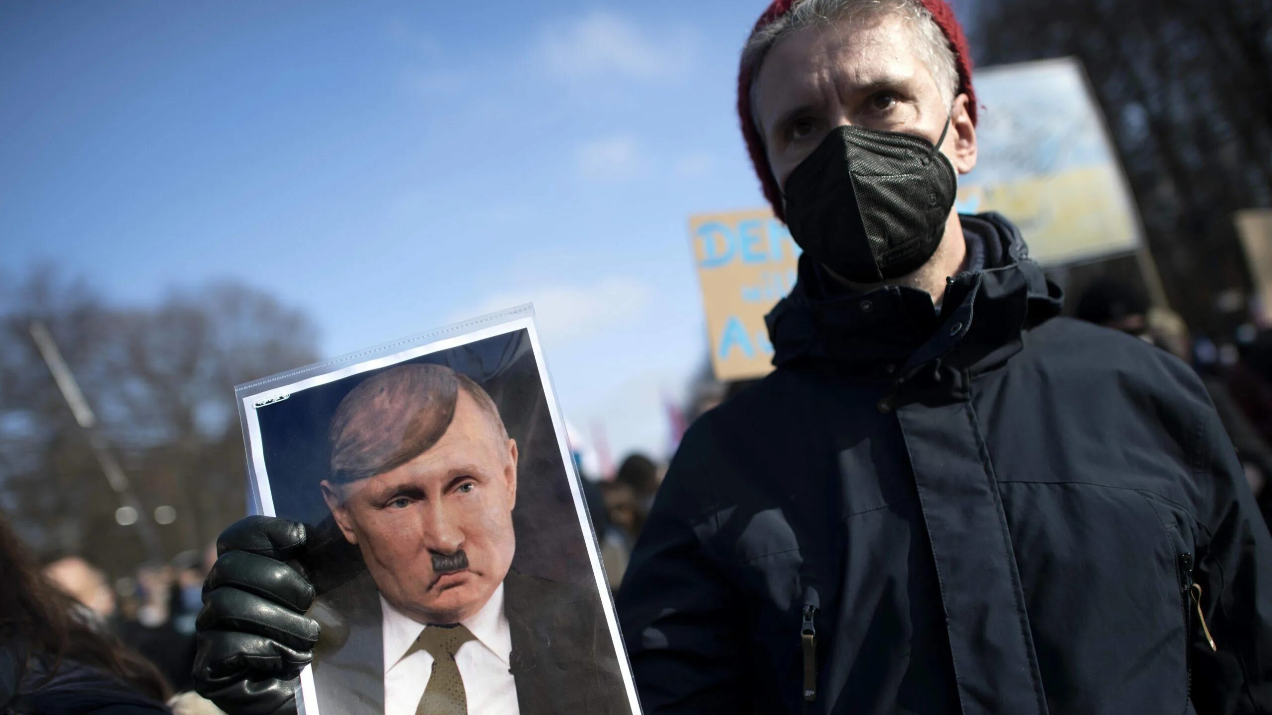 Серьезный случай. Псаки демотиватор. Руководитель с подчиненными. Серьезный случай. Серьезный случай.