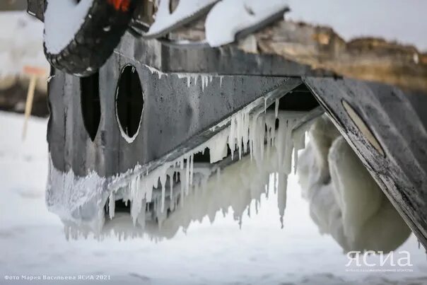 Сильные морозы в якутске. Вымораживание судов в Якутии. Вымораживание кораблей. Выморозка кораблей в Якутии. Вымораживание кораблей на севере.