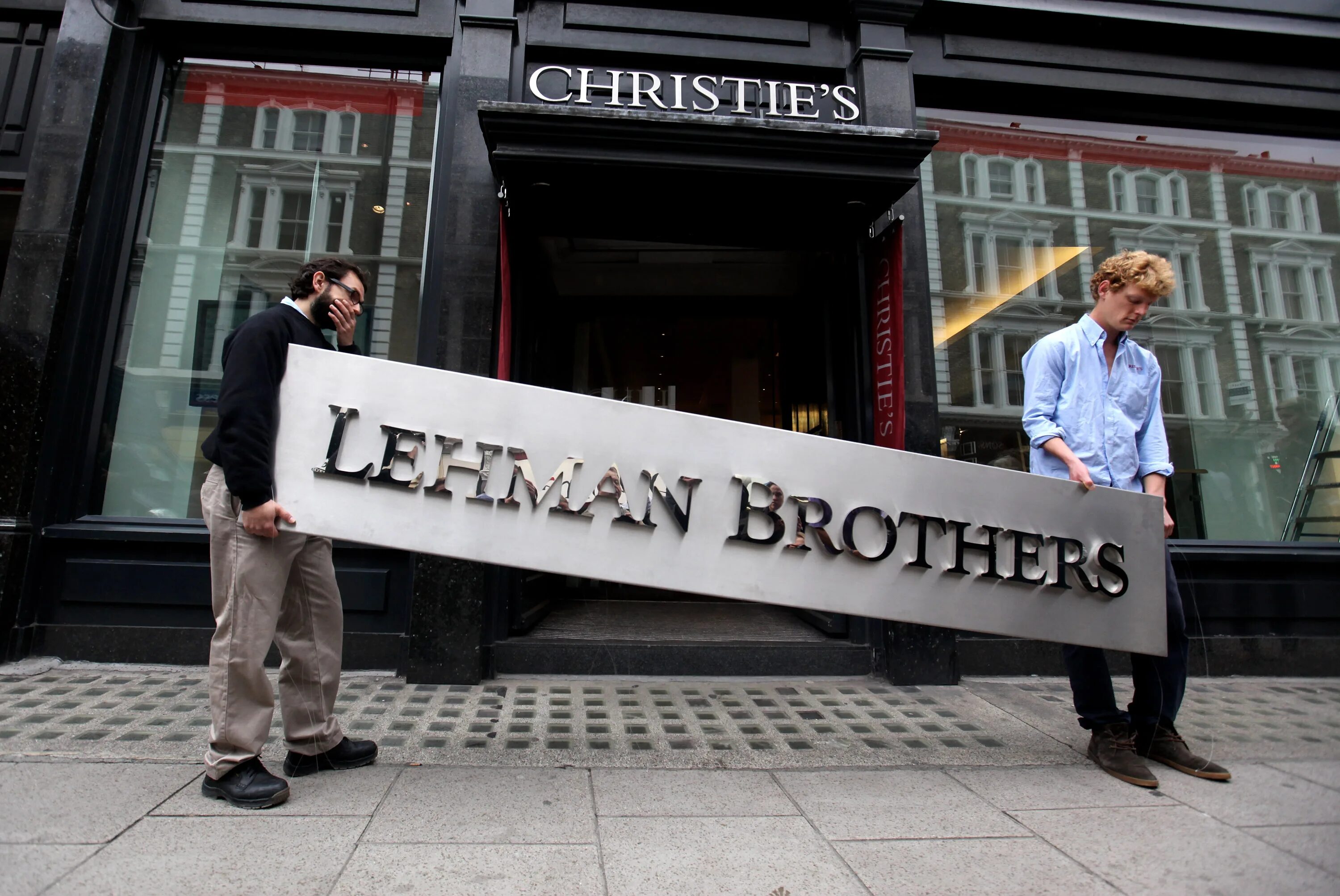 Банк Lehman brothers США 2008. Lehman brothers банкротство 2008. Крах банка Lehman brothers США. Банкротство Леман бразерс.