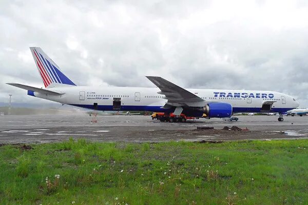 Трансаэро 777-300. Самолёт Трансаэро 777. Боинг 777 Трансаэро. Самолёт Боинг 777-300 Трансаэро.