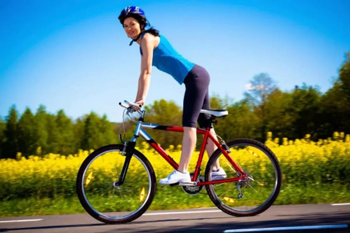 She her bike when she her. Велосипеды. Кататься на велосипеде. Девушка на велосипеде. Человек на велосипеде.