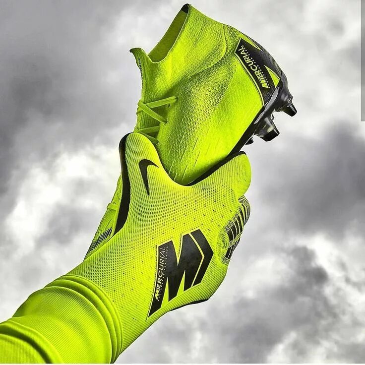 Бутсы Nike 2020. Cr7 Boots Nike Airzoom. Найк меркуриал перчатки. Вратарские найки меркуриал. Вратарские найк