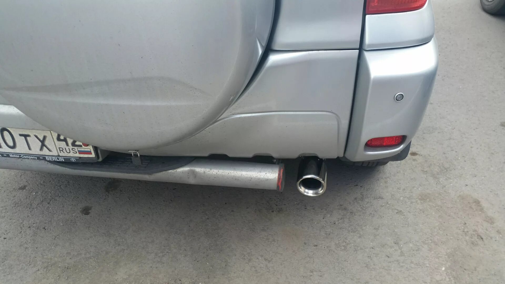 насадка на глушитель toyota rav4 2020. насадка глушителя рав 4. насадка на выхлопную трубу toyota rav4. насадка на глушитель рав 4 2008. насадка на выхлопную трубу toyota rav4.