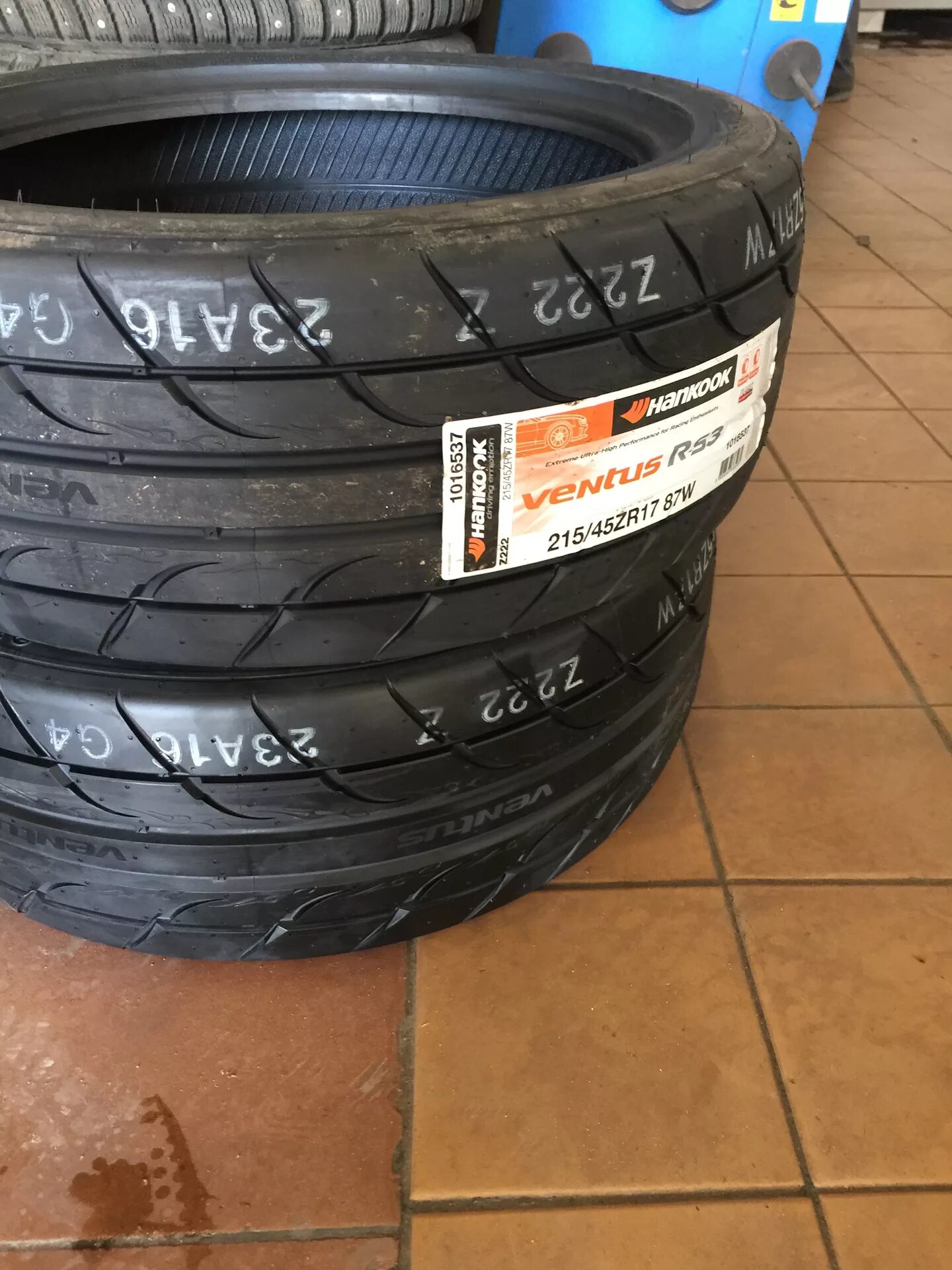 Ханкук r17 лето. Hankook 215/45r17. Hankook Ventus r-s3. 215/45 R17. Резина 215/45 r17.