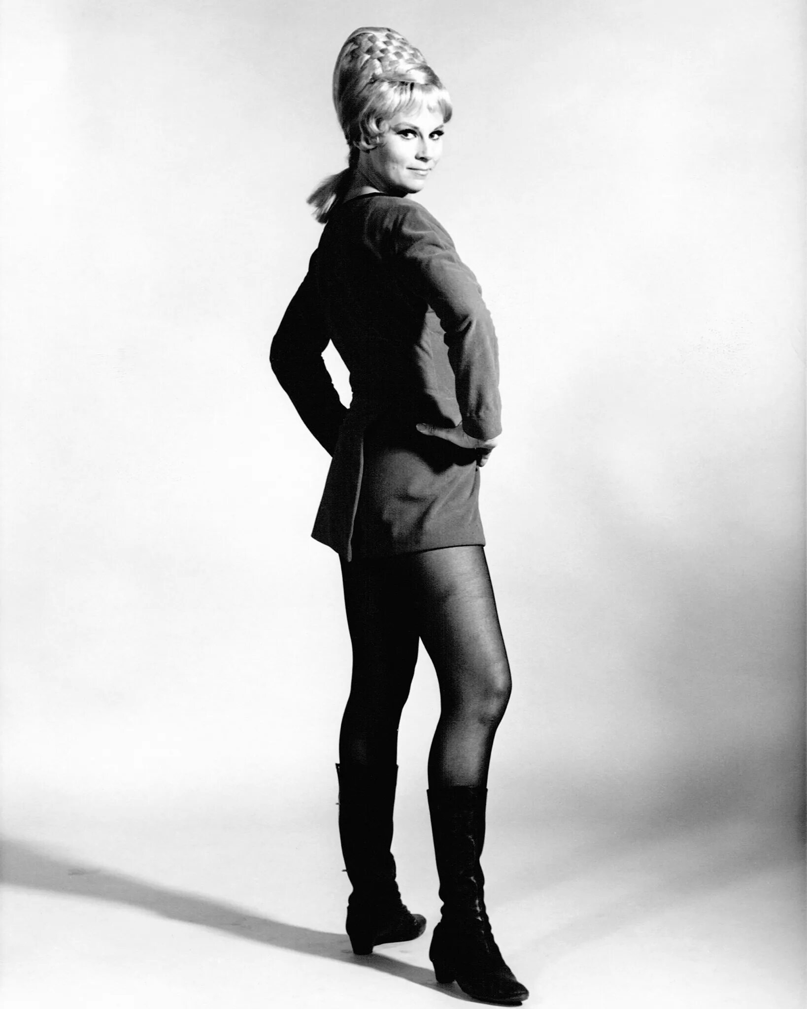 Грейс ли. Дженис Рэнд. Уитни Грейс. Grace Lee Whitney. Yeoman Janice Rand.