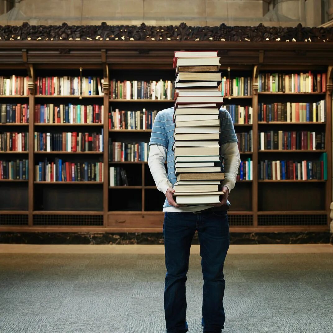 Взять книгу почитать. Книга человек. Мальчик в библиотеке. Чтение книг. Книги которые можно взять бесплатно.