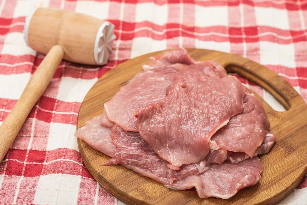 Pork meat. Мясо свинина пасторами. Мясо свинина завязанное. Сладкое мясо свинина