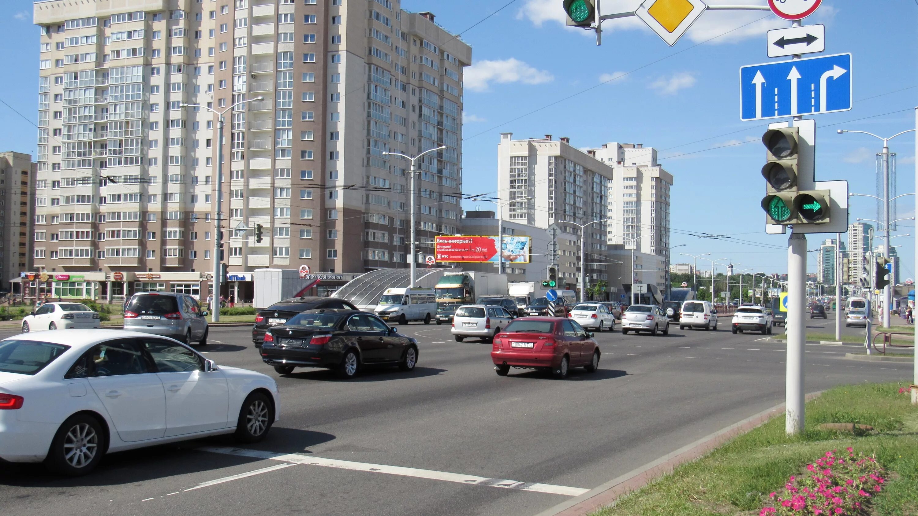 Малиновка минский. Малиновка Минск. Станция Малиновка Минск. Малиновка метро Минск. Ул Есенина 74 Минск.