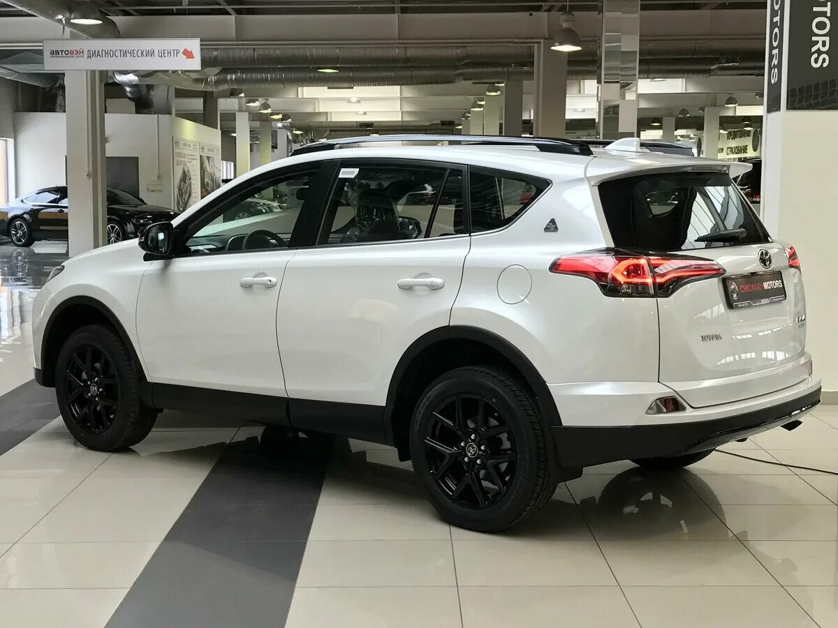 Тойота рав 4 4 поколение отзывы. Toyota rav4 4 поколение Рестайлинг. Тойота рав 4 4 поколения Рестайлинг. Тойота рав 4 4 поколения белый. Toyota rav4 2017 4 поколение Рестайлинг.