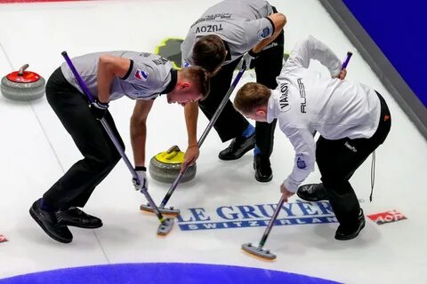 Вид спорта где трут лед