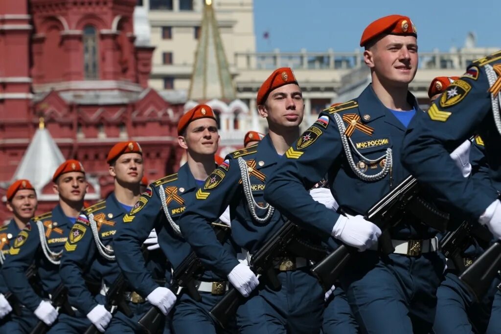 Парад мчс. МЧС России парад. Парадная форма АГЗ МЧС. Парад Победы МЧС России. Парадная форма МЧС России АГЗ.