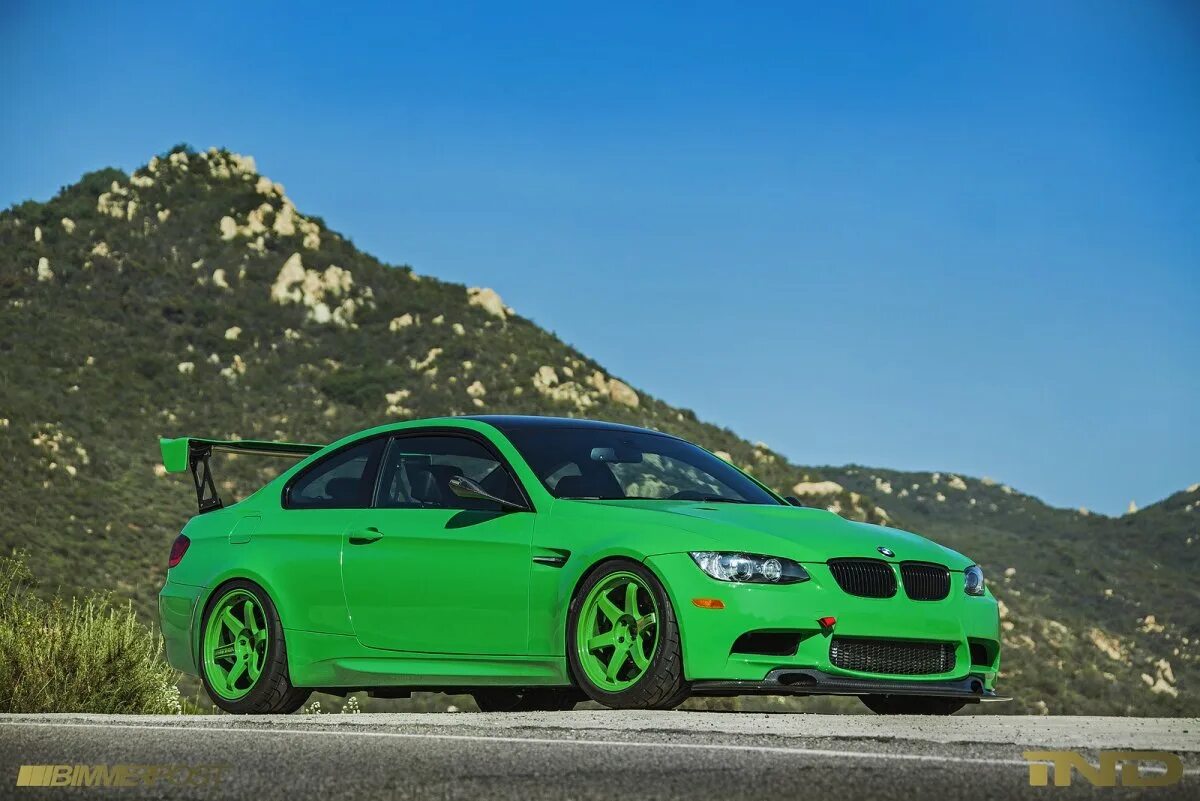Бмв е90 зеленая. Bmw m3 e92 зеленая. Bmw m3 green. Bmw m3 competition 2021. Бмв м3 зеленая.