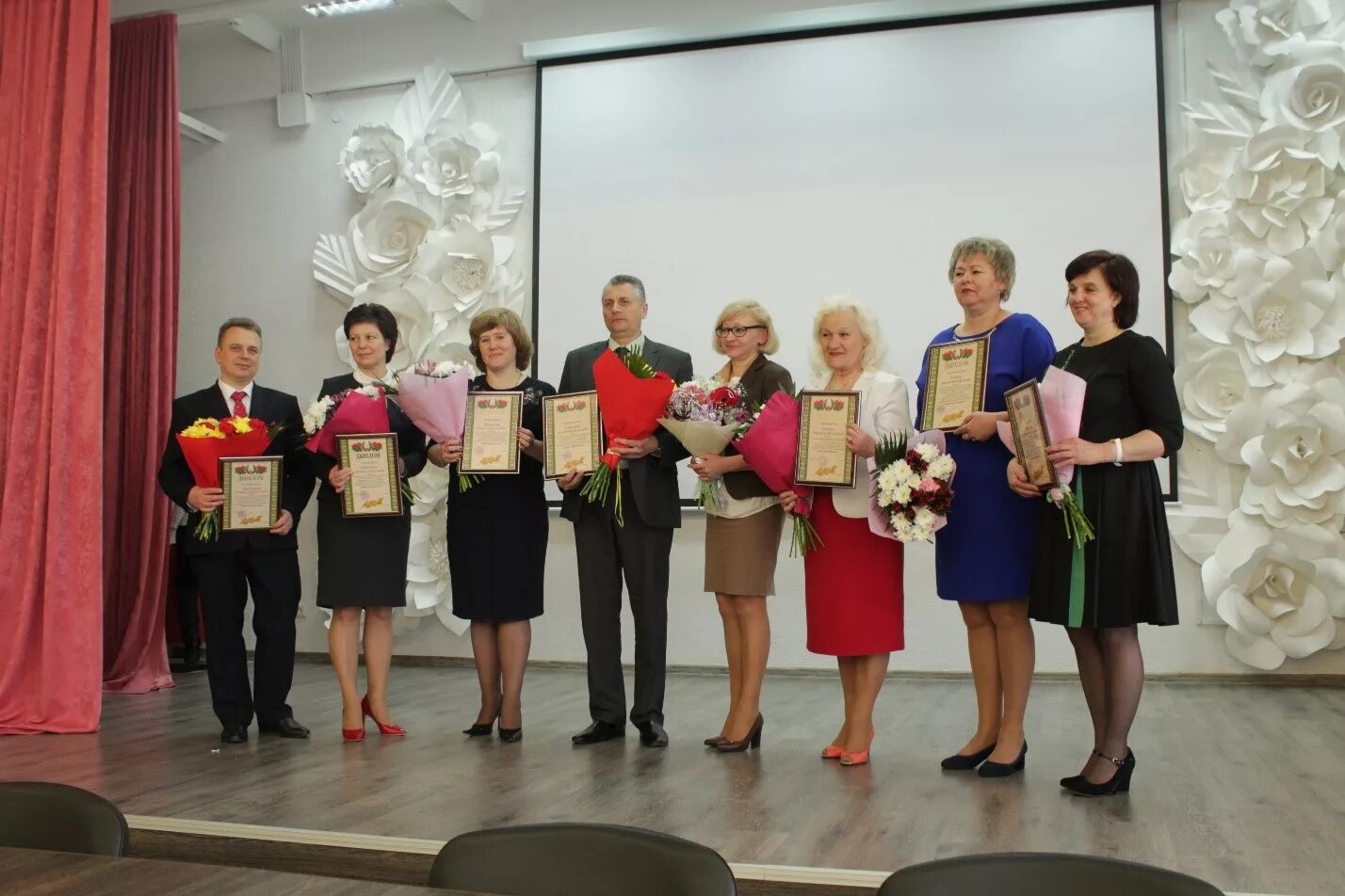 Отдел по образования могилевского райисполкома. Кировский район могилевской области лучшие учреждения образования. Марта юрьевна могилевская образование. Елена скитева рэу плеханова. Уо могилев.