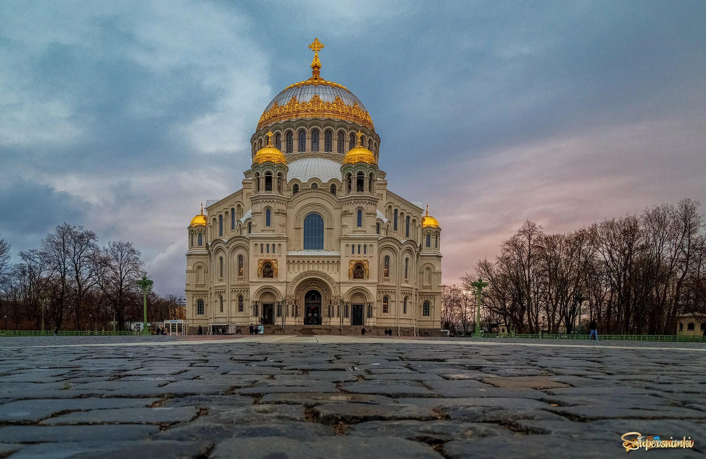 Храм мкриста спасителоя. Исаакиевский собор архитектура. Собо. Никольский собор кронштадт высокое качество. Морской собор святителя николая чудотворца в кронштадте.