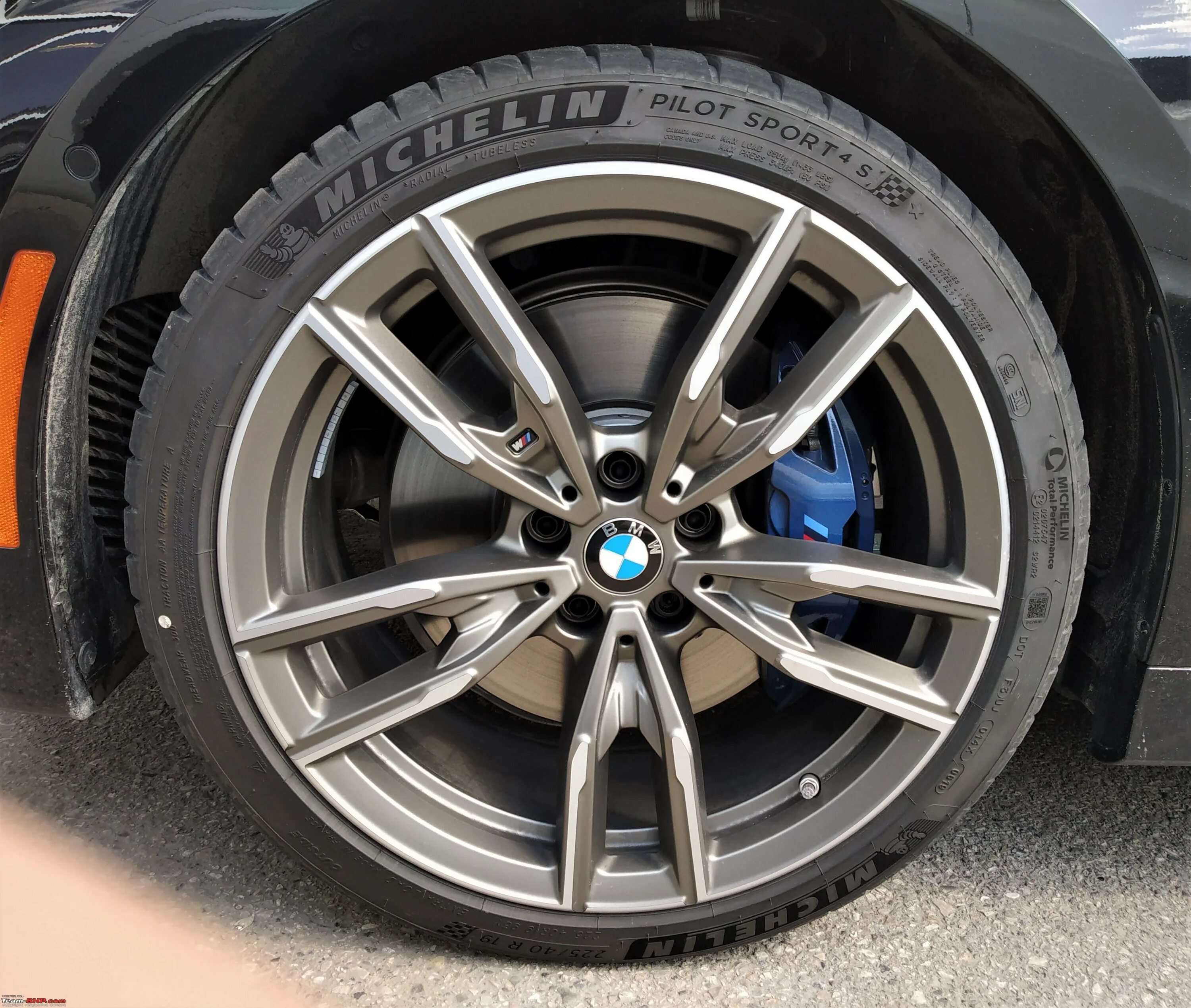 Шины бмв g20. Bmw 340i g20. bmw g20 диски. bmw g20 340 диски. диски бмв g20.