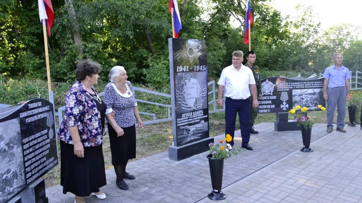 Погода в грибановском воронежской на неделю. Листопадовка Грибановского района. Село Листопадовка Грибановского района Воронежской области. Грибановский район село Листопадовка. Листопадовка Воронежская область Грибановский.