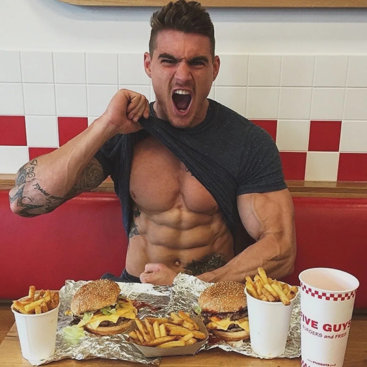 Читмил рацион. Качок с едой. Чит мил. Читмил бургер. Чит миллы.