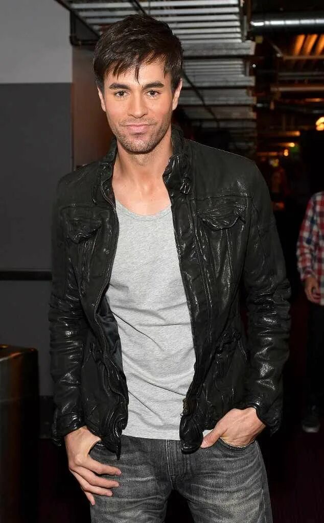 musician enrique iglesias @enrique305 is 40 today #happybirthday MODELS MENS ACT