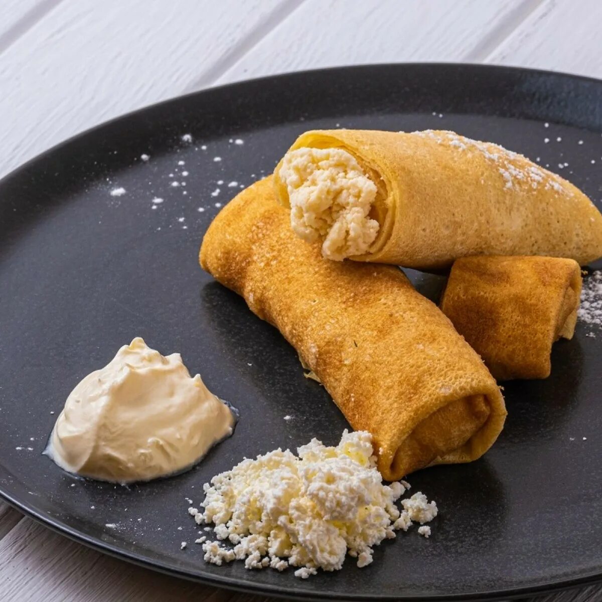 Блины с творогом. Блины с творогом. Блины с творогом. Блинчики с творогом и изюмом. Блины с творогом.