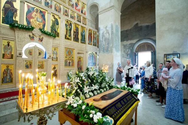 Храм благовещения в петровском парке. Храм благовещения в петровском парке расписание богослужений. Храм благовещения пасха петровский парк. Храм благовещения пресвятой богородицы петровский парк хор. Мишнево храм боголюбской иконы.