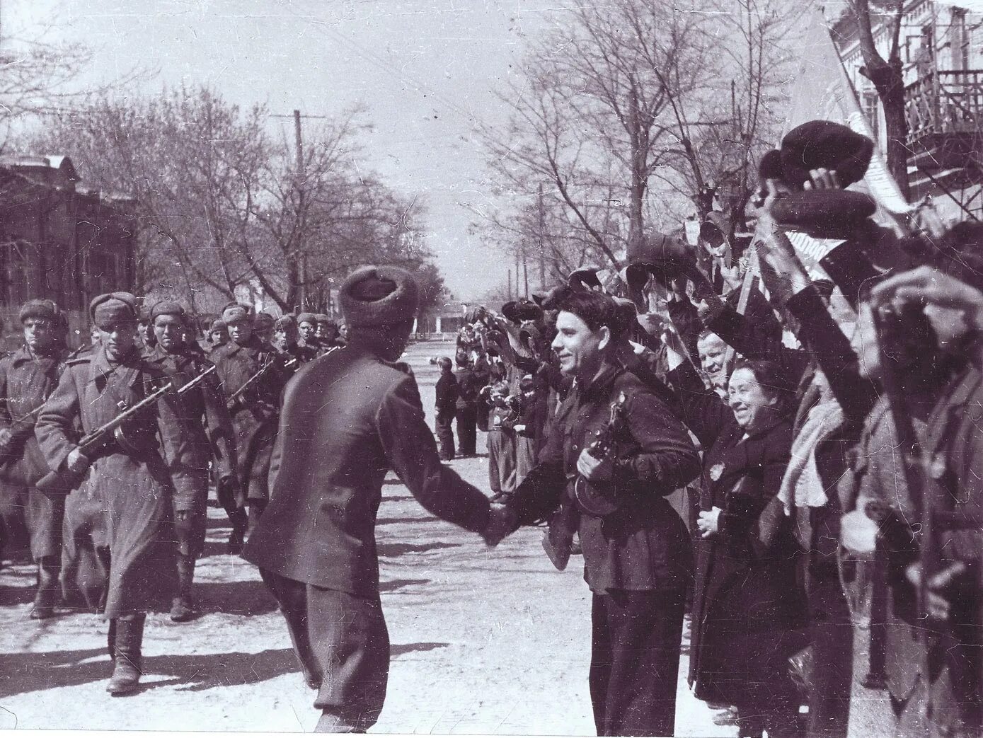 Освобождение ялты 16 апреля 1944 года. 1 апреля 1944. 13 апреля день освобождения евпатории. Освобождение симферополя апрель 1944. 1 апреля 1944.