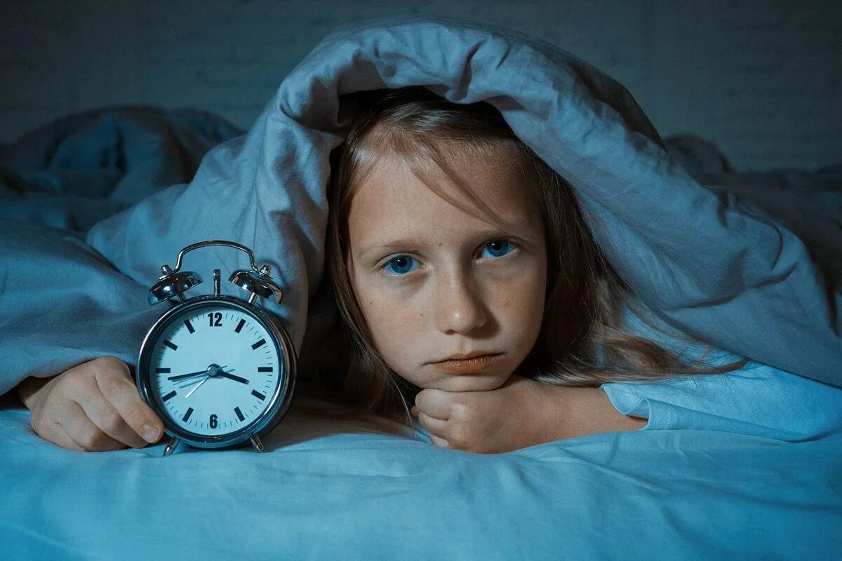 Беспокойный сон у ребенка. Спящий ребенок. Спящий ребенок. Страхи детей. Плохие сны про ребенка.