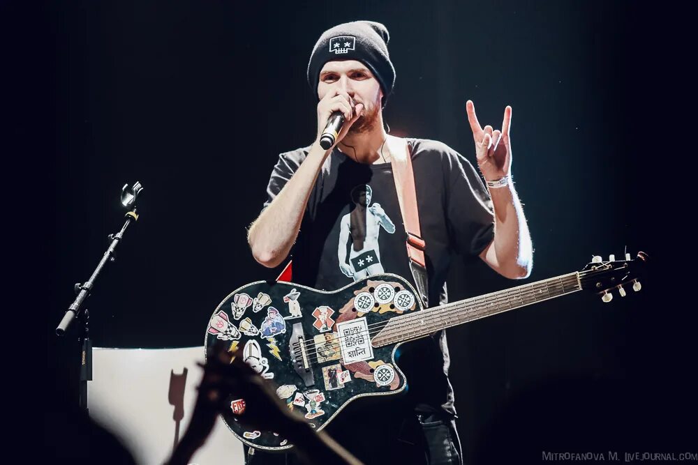 Нойз мс на гитаре. Нойз мс. noize mc гитара. нойз мс рок. электрогитара noize mc.