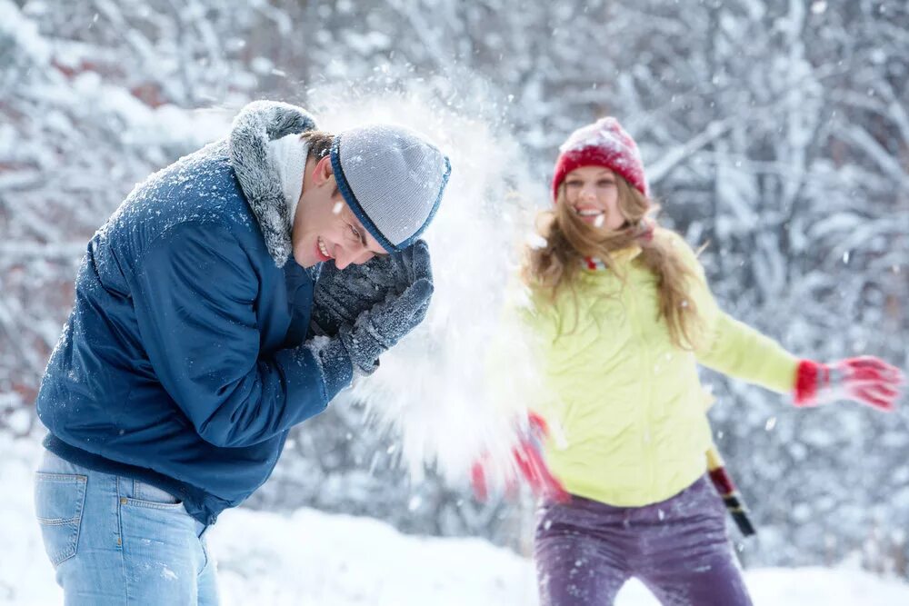одежда для занятий спортом на улице зимой. зимняя прогулка. можно ли гулять в снег. зима для детей. можно ли гулять в снег.