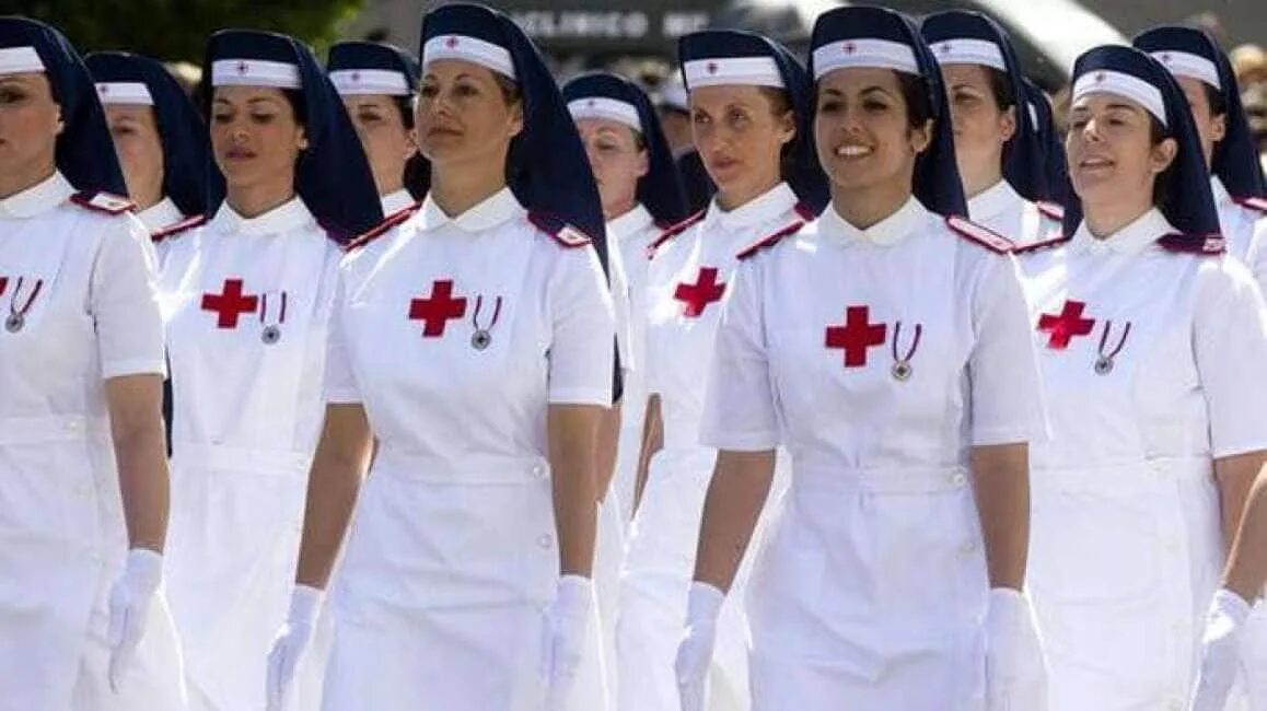 Одежда красного креста. Медсестры. Итальянская медсестра. Красный крест медсестры. Форма красного Креста.