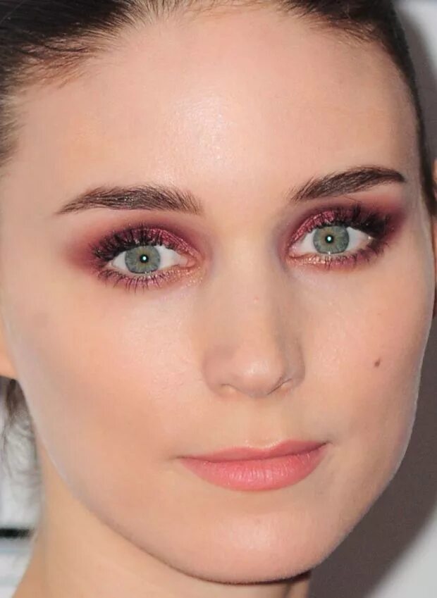 7 Tips to Apply Eyeshadow Like You Actually Know What You're Doing