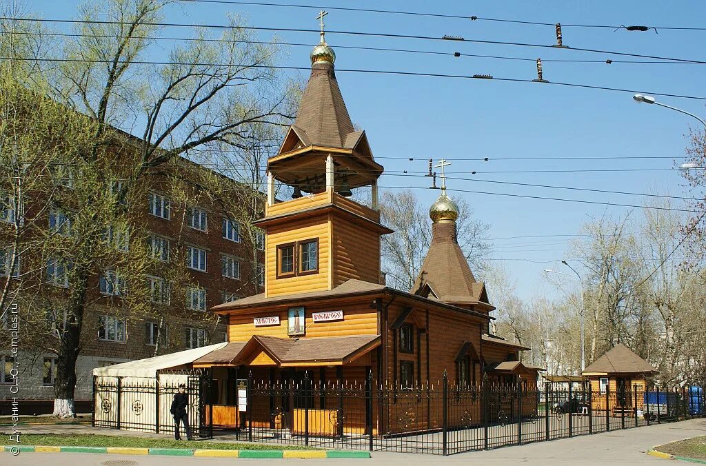 храм святого равноапостольного князя владимира в москвы. церковь всех святых в земле российской просиявших волгоград. церковь на маршала чуйкова. храм всех русских святых волгоград. церковь на чуйкова волгоград.